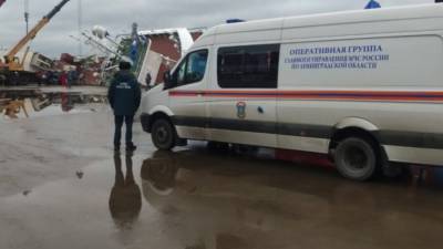 Тело погибшего нашли в опрокинувшемся судне на заводе в Ленинградской области