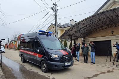 СМИ: Стрелявший по силовикам мужчина в Мытищах погиб