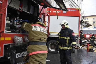 Пожарная машина и скорая помощь направились к месту перестрелки в Мытищах