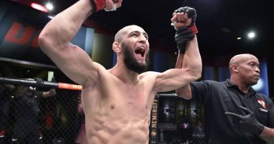 "Начал кашлять кровью": непобежденный боец-нокаутер из UFC объяснил решение завершить карьеру в 26 лет