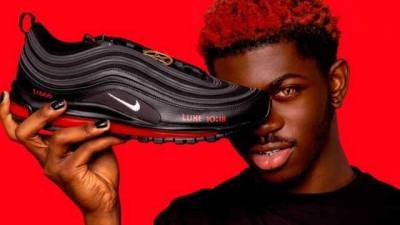 Кросівки з людською кров’ю: Nike судиться через "взуття Сатани" – ВВС