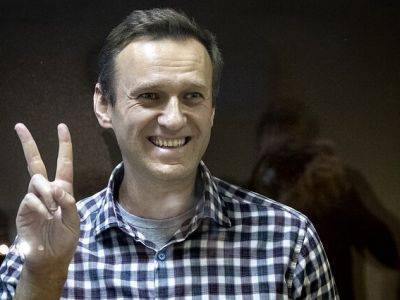 Навальный снова подал в суд на Пескова