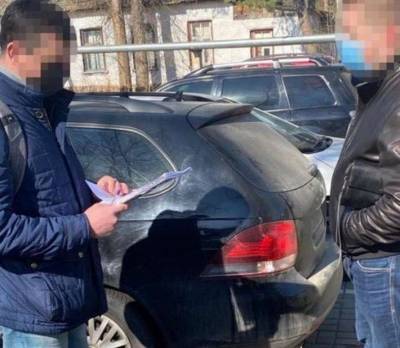 В Черкасской области полицейские за деньги прослушивали телефоны