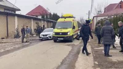 Раненый при штурме дома в Вешках росгвардеец отправлен в больницу Лобни