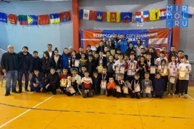 27 медалей выиграли дагестанские каратисты на всероссийском турнире