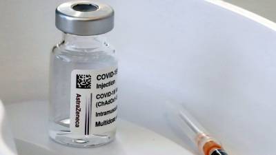 СМИ: В Германии вакциной AstraZeneca будут прививать людей старше 60 лет