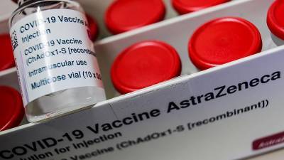Германия станет вакцинировать AstraZeneca только граждан старше 60