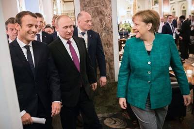 Путин обсудил с Макроном и Меркель борьбу с пандемией и Донбасс