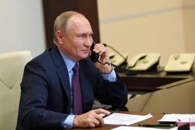 Владимир Путин поговорил по телефону с Ангелой Меркель и Эммануэлем Макроном