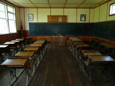 В Непале закрыли школы из-за проблем с экологией и мира