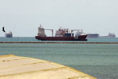 Цены на нефть снизились на фоне возобновления навигации в Суэцком канале
