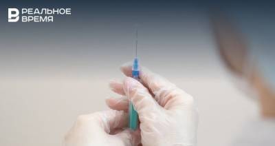 Вакцину AstraZeneca рекомендовали применять только пожилым людям