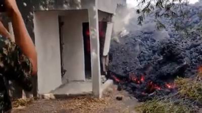 ЧП. В Гватемале лава вулкана Пакайя приближается к жилым домам