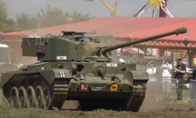 «Пошли вслед за Россией с Т-34»: на Западе удивились появлению танков Comet А34 на параде в Мьянме