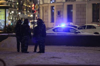 Участников факельного шествия против блокировки Twitter задержали в Петербурге