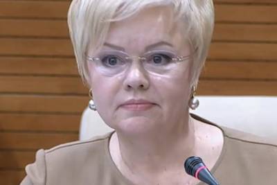 Казахстанский депутат: Минздрав проваливает работу по вакцинации населения