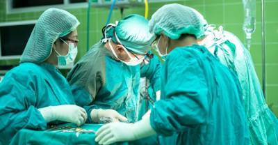 Новосибирские хирурги провели уникальную операцию по удалению опухоли во время кесарева сечения