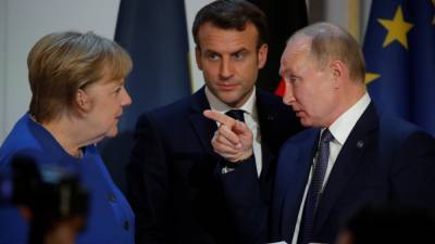 Меркель и Макрон попросили Путина сохранить здоровье Навального