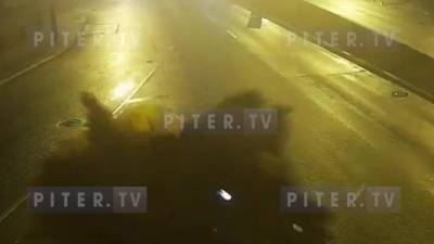 Момент ДТП со "взрывом" на Выборгской набережной попал на видео - piter.tv - Санкт-Петербург