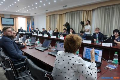 Депутаты гордумы Южно-Сахалинска утвердили поправки в бюджет и свои "прогулы"