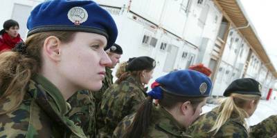 Женщины-военные в армии Швейцарии вынуждены носить мужское нижнее белье - ТЕЛЕГРАФ