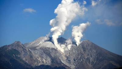 "Дремал" всего несколько месяцев: в Японии началось извержение вулкана Онтаке
