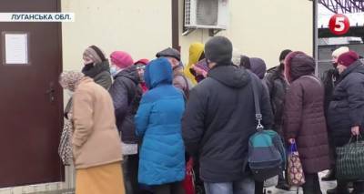 Очередной скандал на КПВВ «Станица Луганская». Медикам, которые делают бесплатные экспресс-тесты на COVID, не платят зарплаты. ФОТО