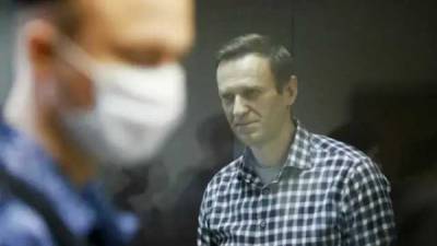 «Песня Bad Guy — саундтрек моего срока»: Навальный рассказал, как в колонии ему штампуют выговоры