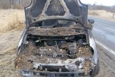 В Демидовском районе случайные свидетели и пожарные тушили загоревшийся в движении Daewoo Matiz