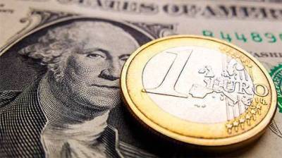 Доллар и евро катятся вниз на открытии межбанка