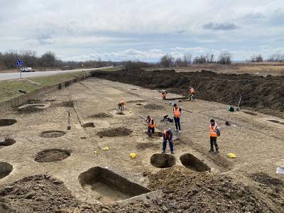 В Краснодарском крае при реконструкции дороги нашли древние артефакты