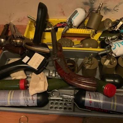 Склад оружия и боеприпасов обнаружен в коттедже Барданова