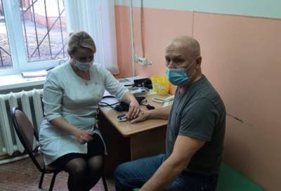 В Ивангороде от коронавируса начали прививать россиян, живущих в Эстонии