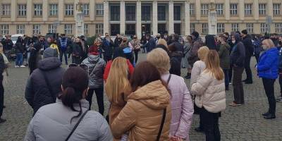 Карантинные протесты. В Ужгороде предприниматели вышли на митинг — фото
