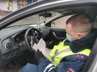 В Твери автоинспекторы штрафуют водителей за нарушение правил перевозки детей