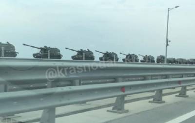 Появилось видео военной техники на Крымском мосту