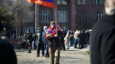 Армения хочет быть с Россией и не склонна менять Пашиняна — соцопрос