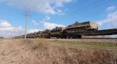В Крыму и на границе с Украиной заметили скопление российской артиллерии и техники