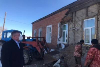 Вхождение села Синенькие в «Новый Саратов» началось с обрушения стены фельдшерско-акушерского пункта