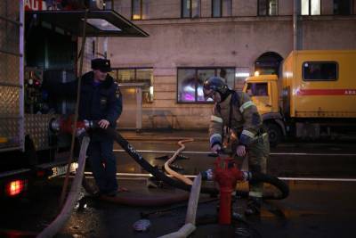 В захламленной квартире в Калининском районе произошел пожар