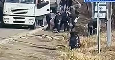 На КПП в Закарпатской области произошла массовая драка между дальнобойщиками: фото