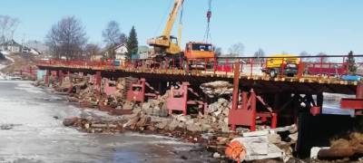 Строители моста в Карелии пообещали жителям поморского села убрать мусор в течение 10 дней