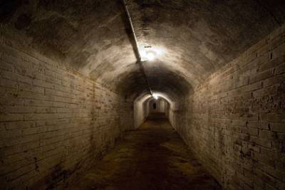 Женщина нашла в подвале дома секретное бомбоубежище времен Второй мировой войны