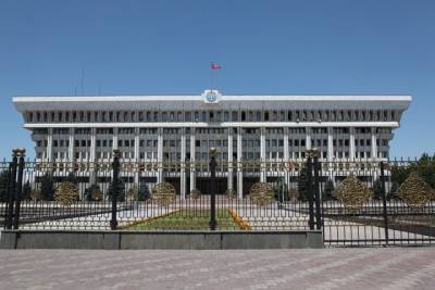 Парламент Киргизии досрочно отстранил от должности главу Верховного суда