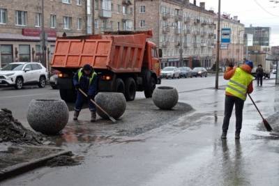 С петрозаводских тротуаров и магистралей стали убирать смёт