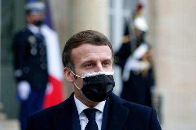Макрон обратится к нации: Францию захлестнула третья волна пандемии