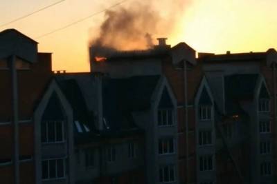 Сотрудники МЧС потушили крышу дома на улице Угданской в Чите