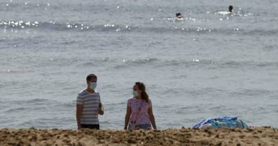 В Испании обязали носить маски во всех открытых публичных местах, включая пляжи