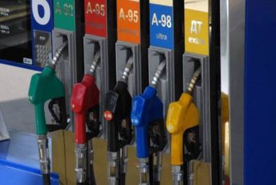 Оптовые цены на бензин в России превысили розничные