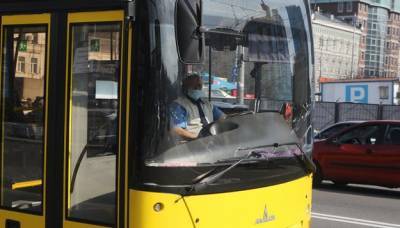 Жесткий локдаун. Киев закрывает все школы, детские сады и останавливает транспорт